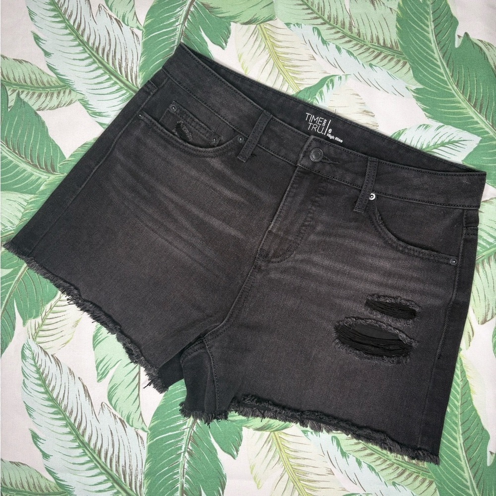 Time and Tru Women's High Rise Black Wash Denim Shorts